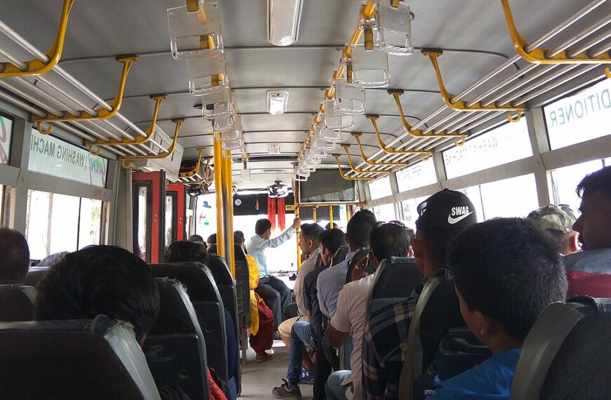 सरकारद्वारा नयाँ सार्वजनिक सवारी दर्ता रोक, व्यवसायी र सांसदबाट आलोचना